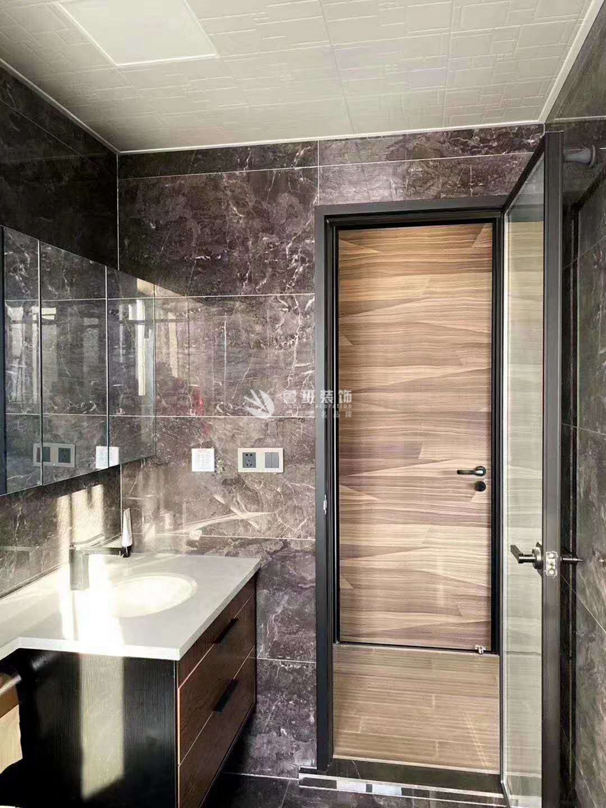 西安(ān)魯班裝(zhuāng)飾東新(xīn)花(huā)園160平米現代輕奢實景衛生間實景